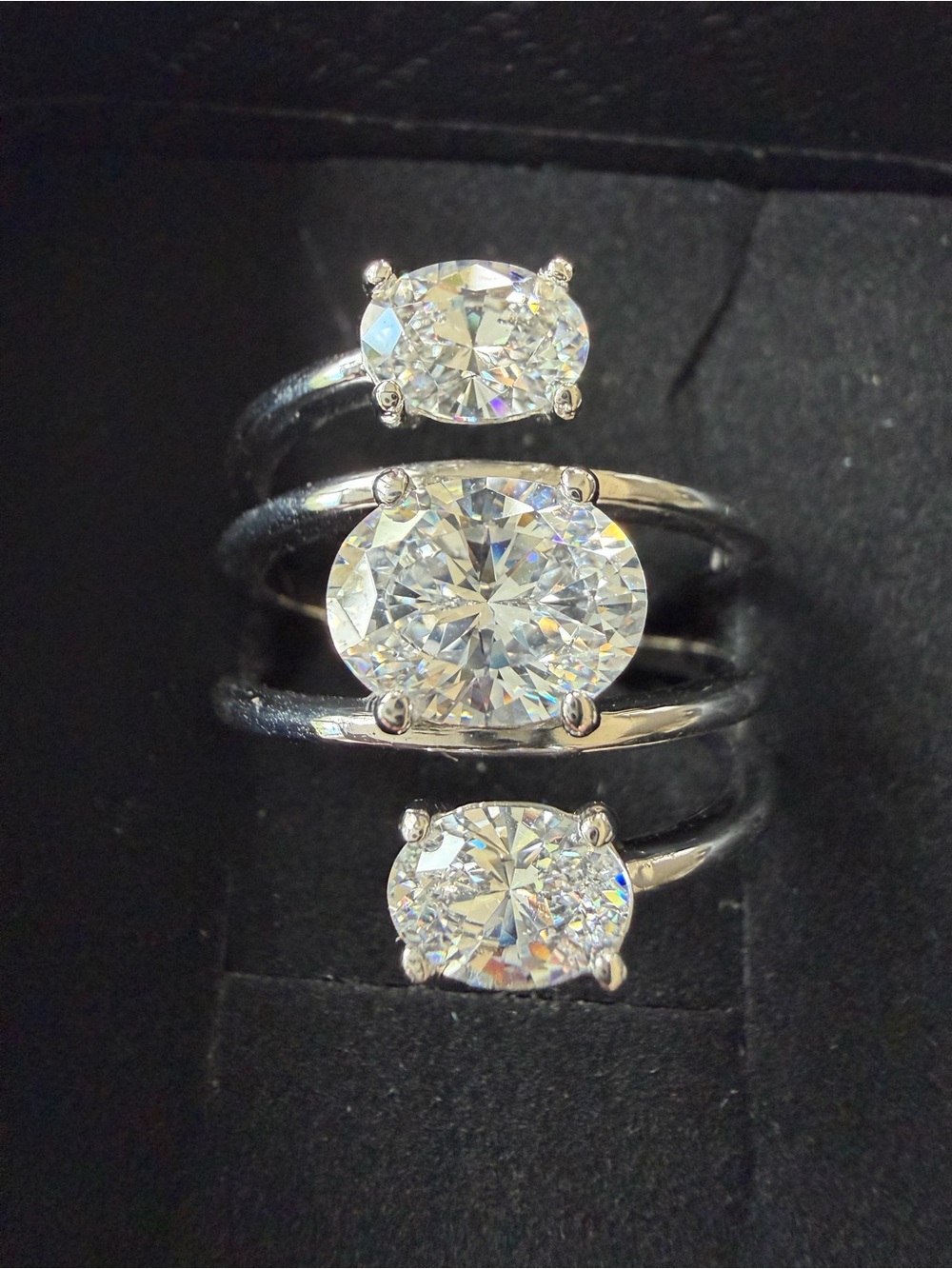 3 stone ring - Picture 4 of 9